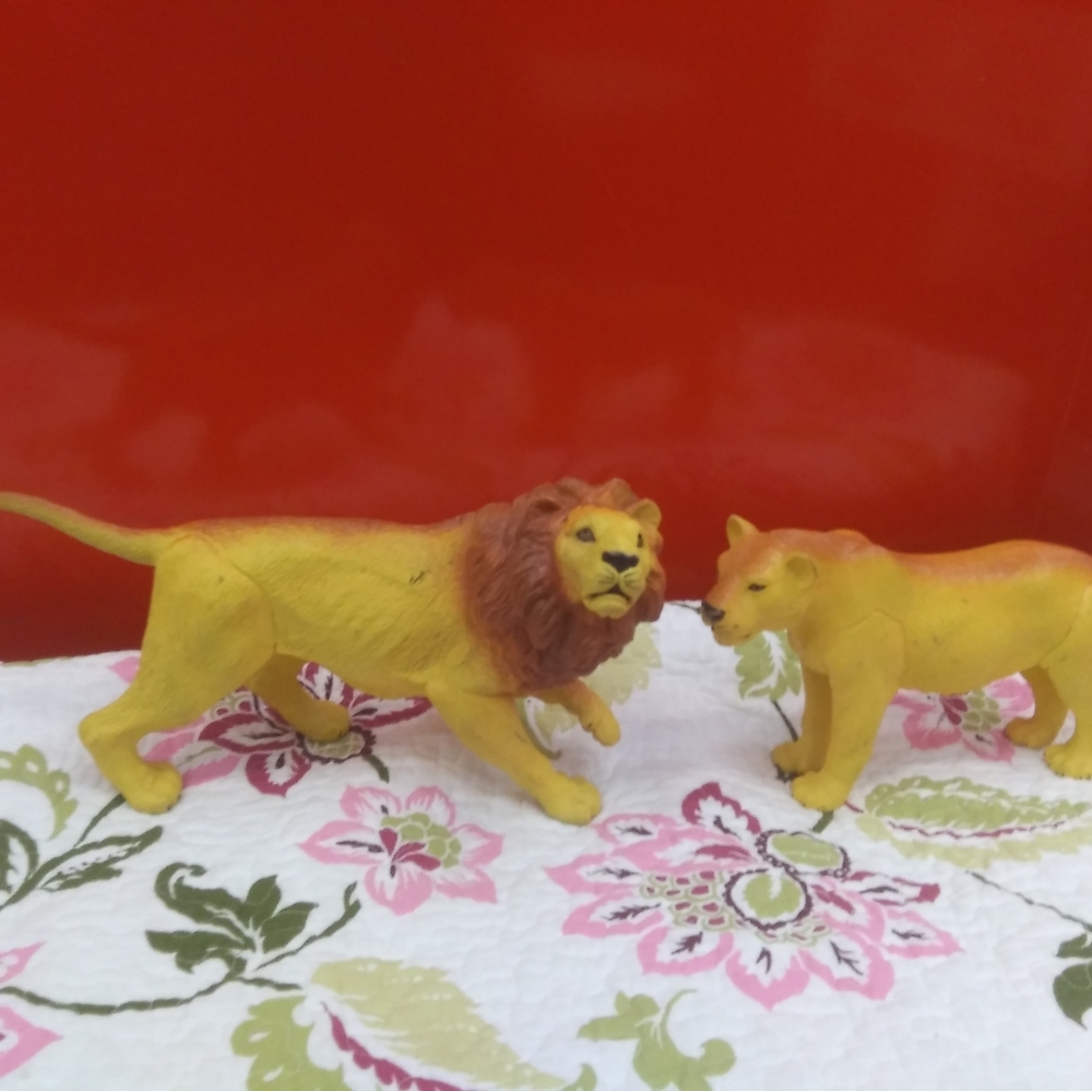 Vtg. Hard Rubber Lion And Lioness Toys